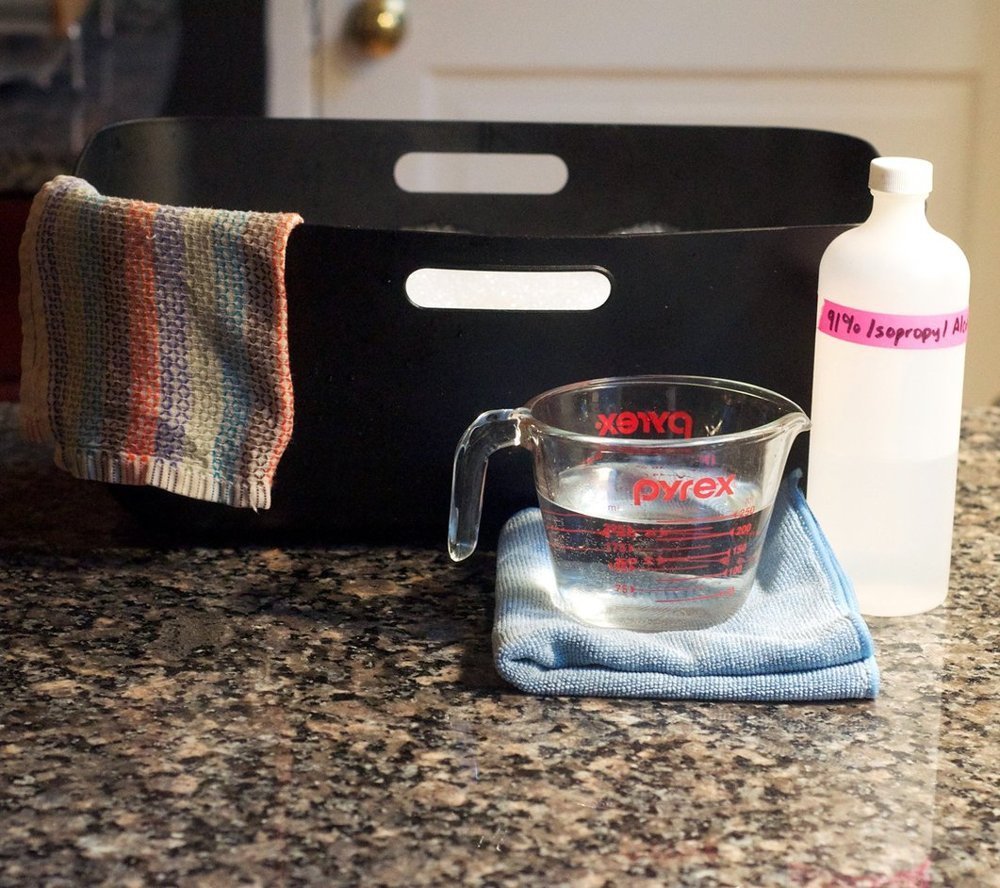 cleaning granite countertops with rubbing alchohol