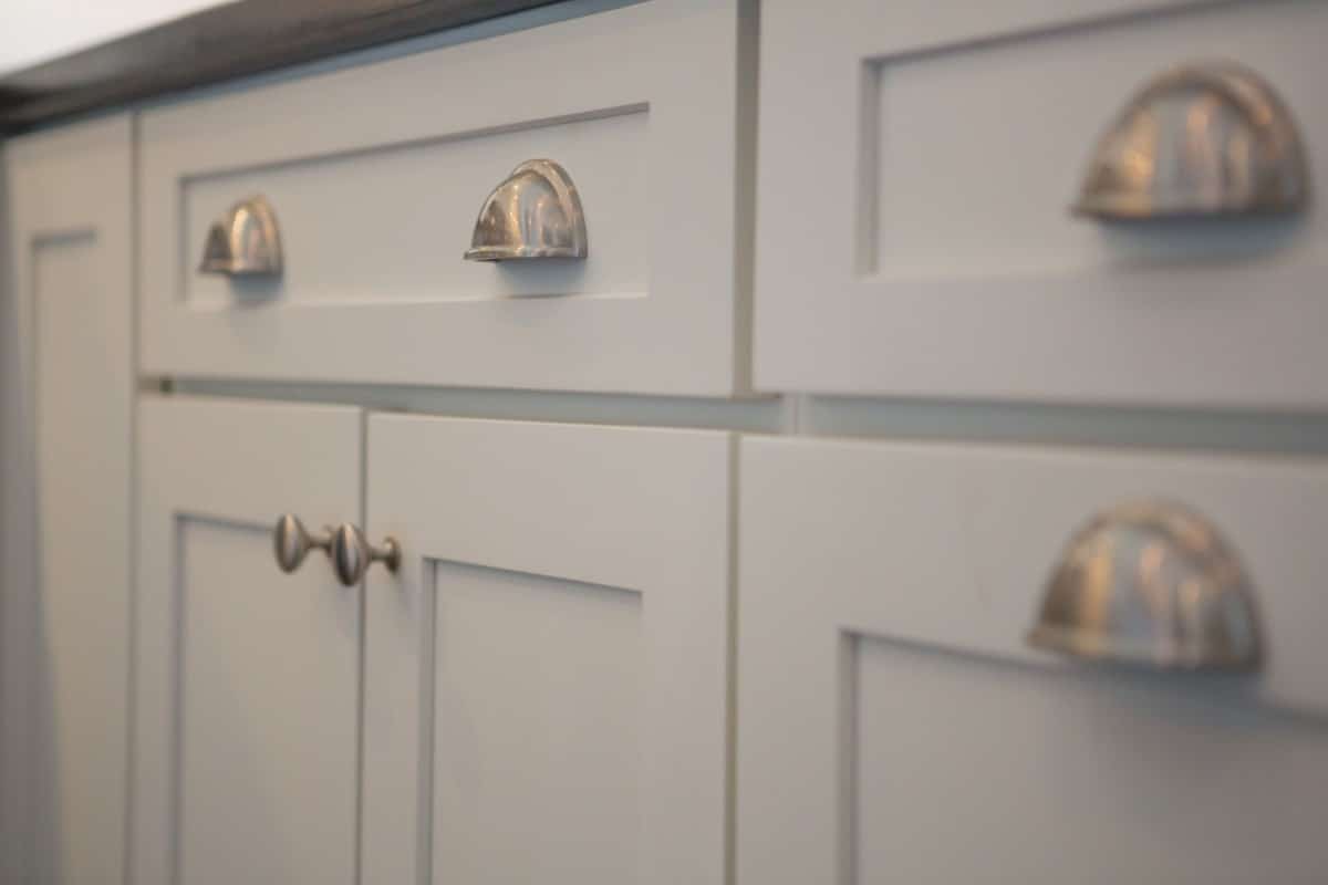 knobs and pulls for cabinets