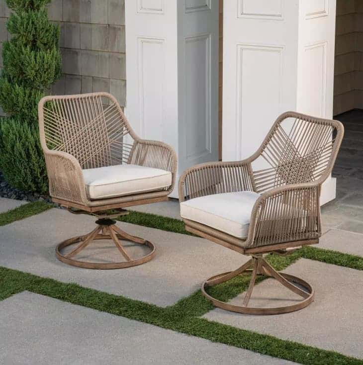 Outdoor Chair Decorating 