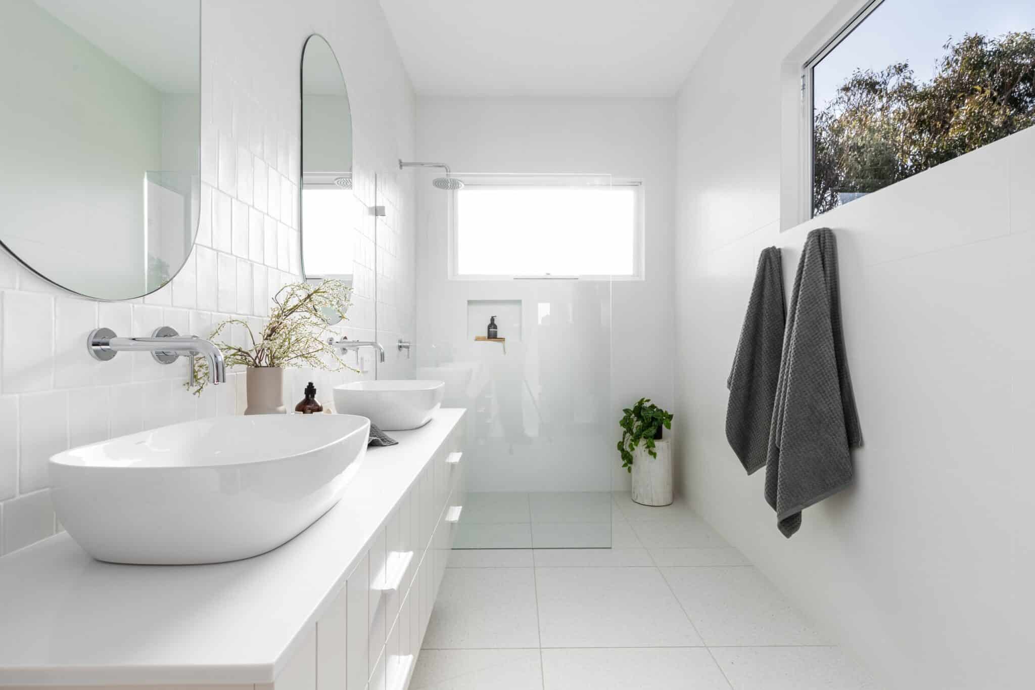 White Modern Bathroom Ideas